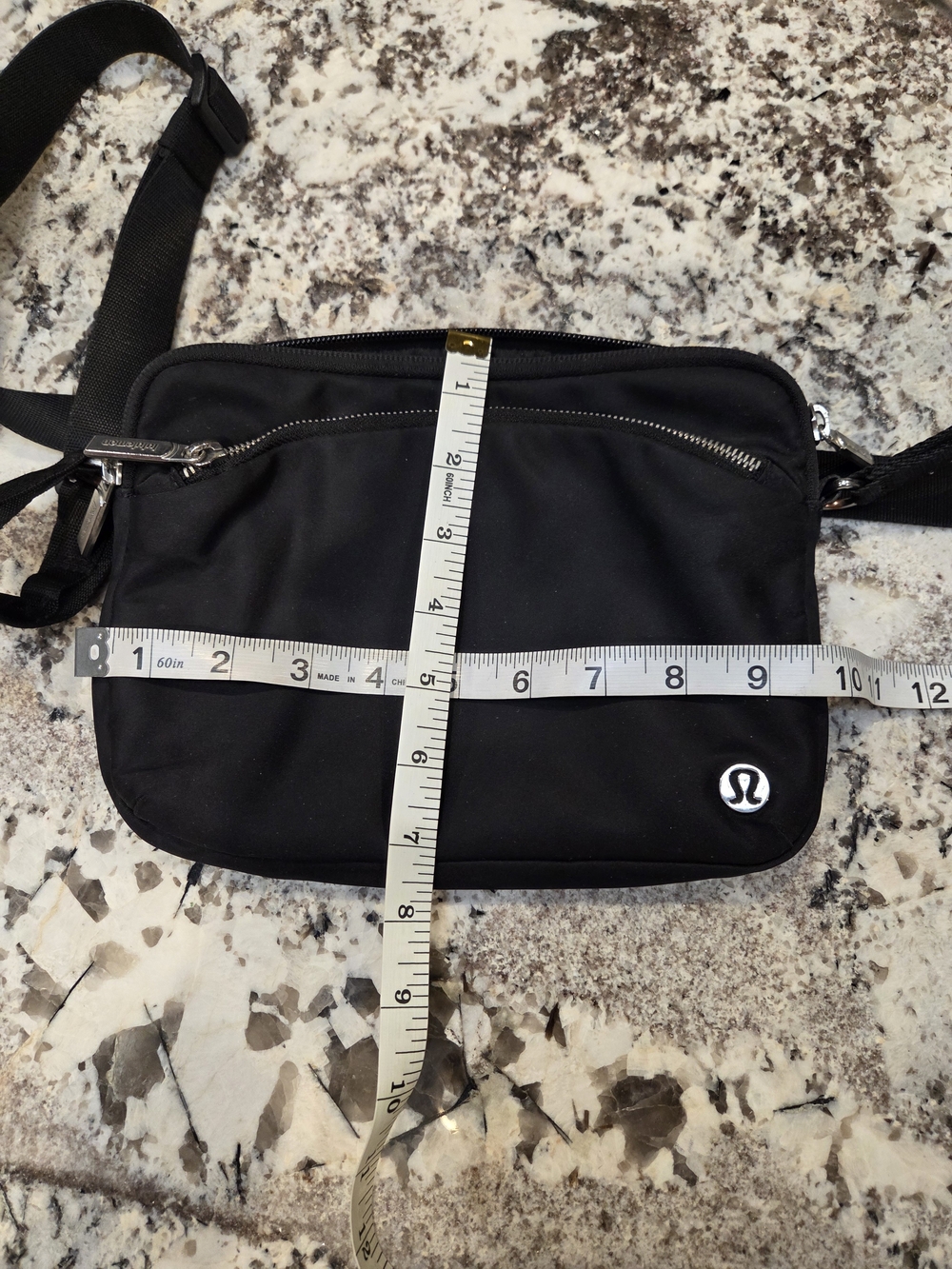 lululemon 2L Black Crossbody Bag - Picture 7 of 13